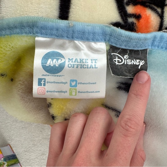 Disney Winnie The Pooh Bear & Friends Throw Blanket - Picture 6 of 8